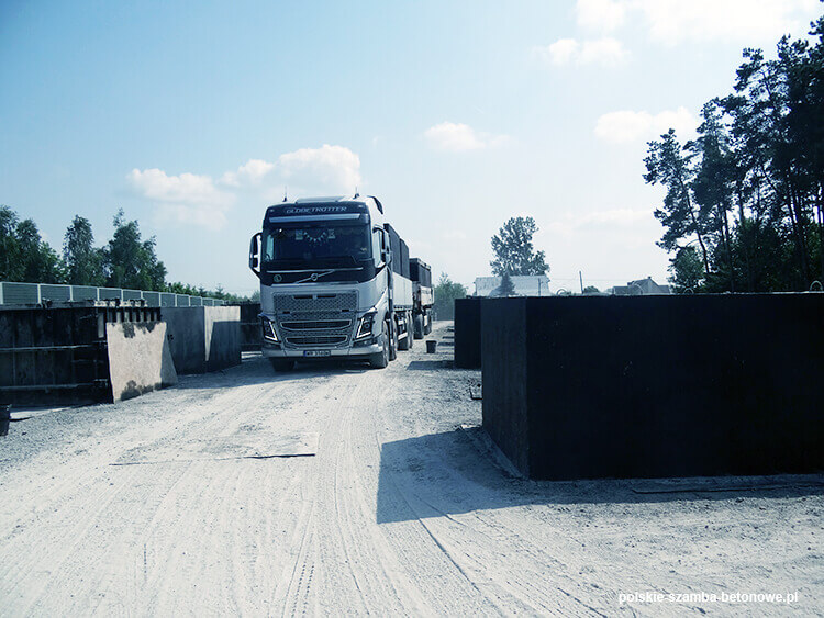 Transport szamb betonowych  w Trzemesznie